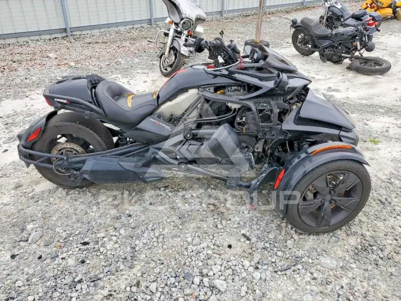 2022 Can-AM SPYDER photo