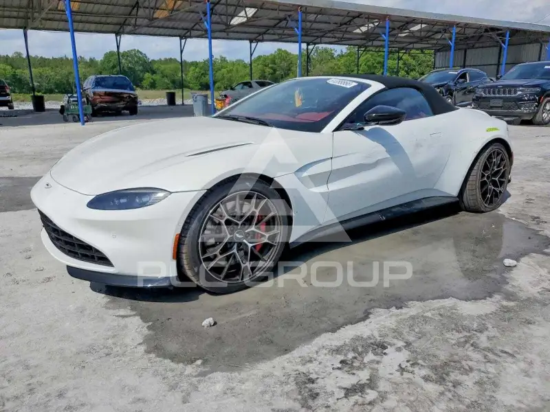 2022 Aston Martin  фото