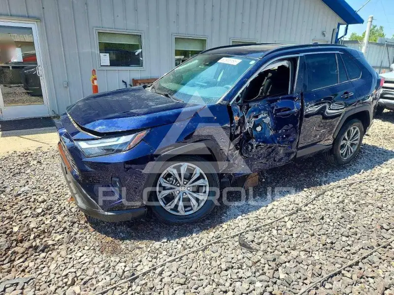 2022 Toyota RAV4 фото