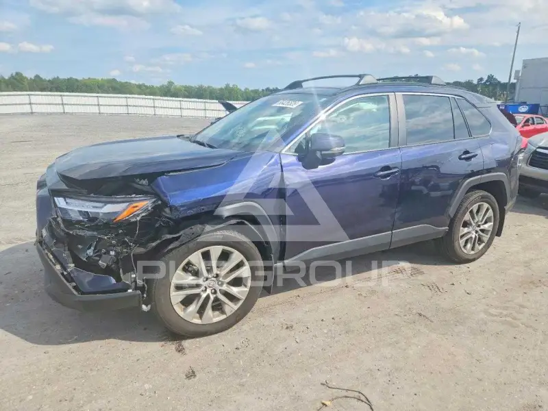 2022 Toyota RAV4 фото