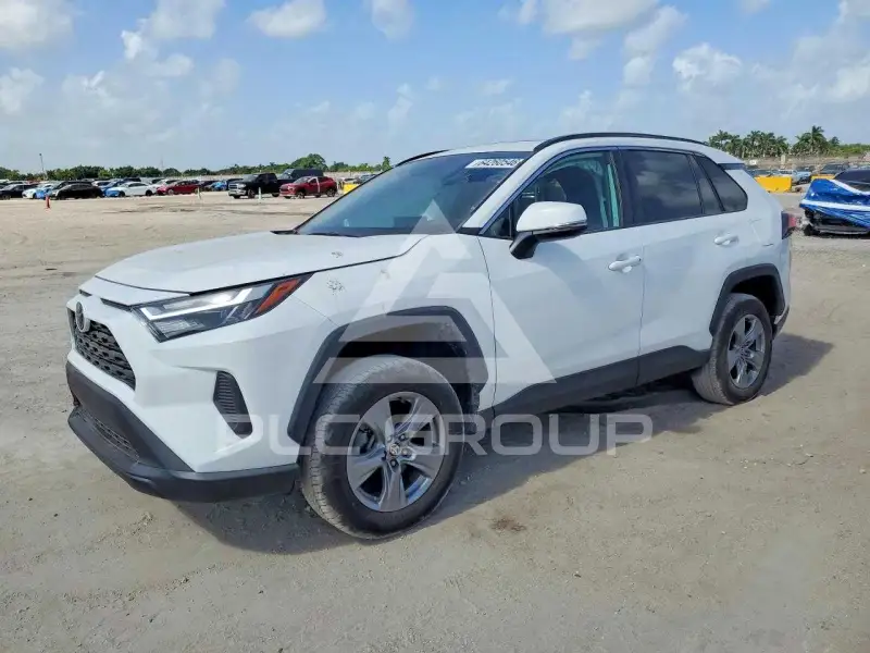2022 Toyota RAV4 фото
