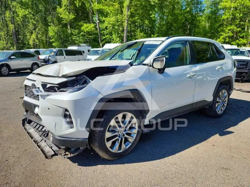 2022 Toyota RAV4 фото