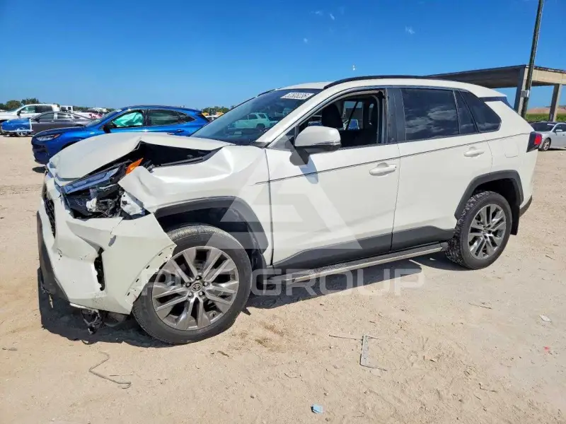 2022 Toyota RAV4 фото