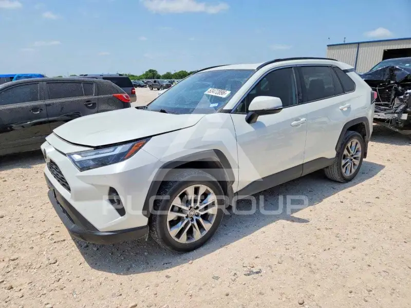 2022 Toyota RAV4 фото