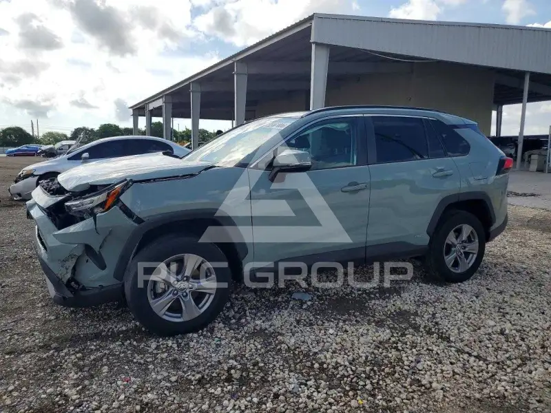 2022 Toyota RAV4 фото