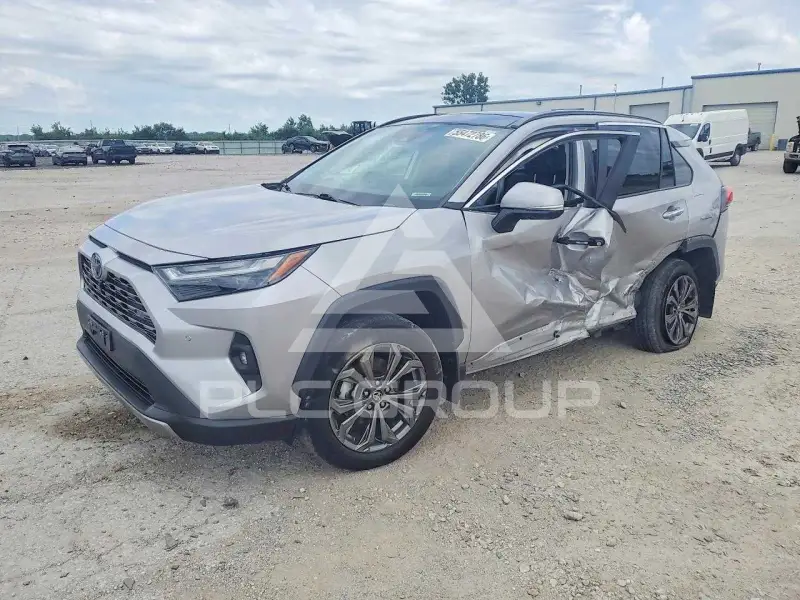 2022 Toyota RAV4 фото
