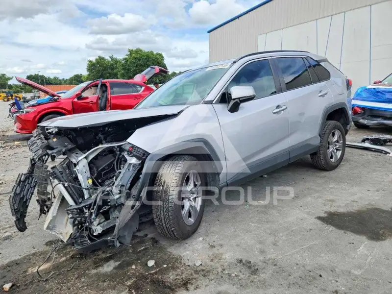 2022 Toyota RAV4 фото