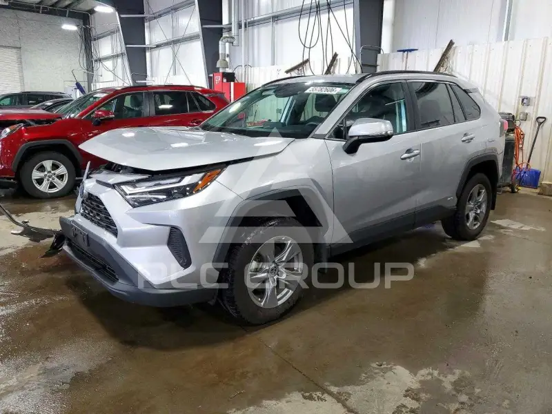 2022 Toyota RAV4 фото