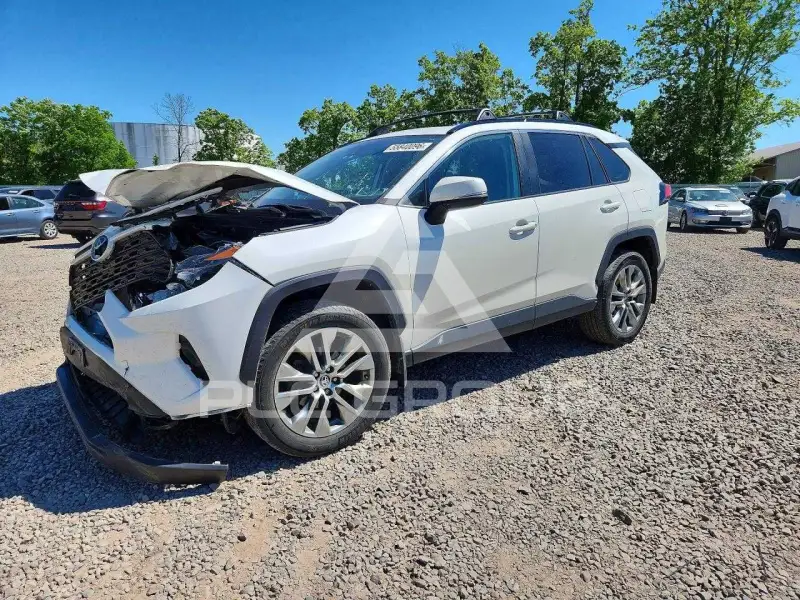 2022 Toyota RAV4 фото