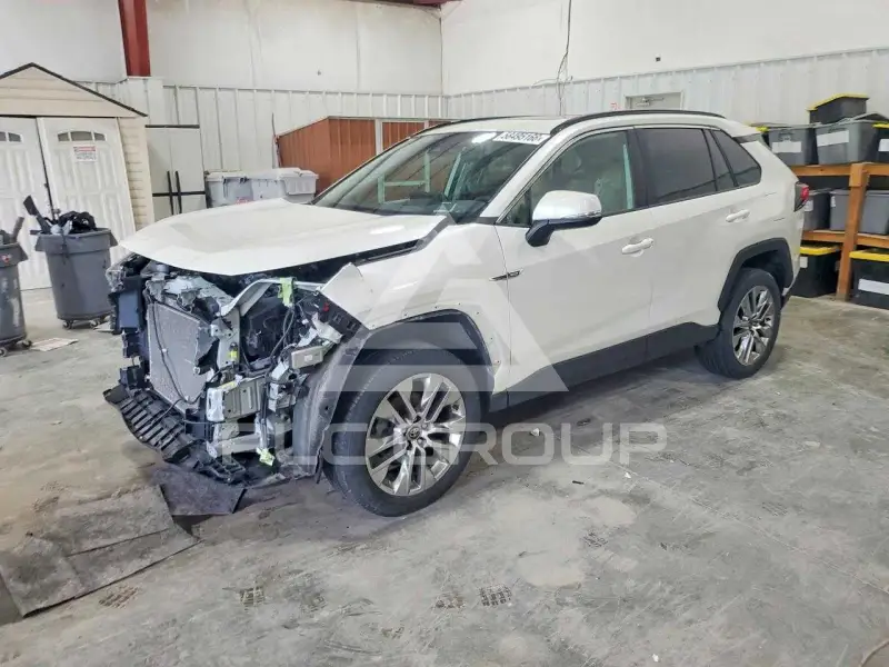 2022 Toyota RAV4 фото