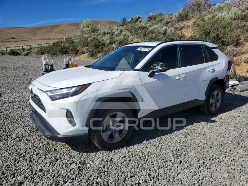 2022 Toyota RAV4 фото