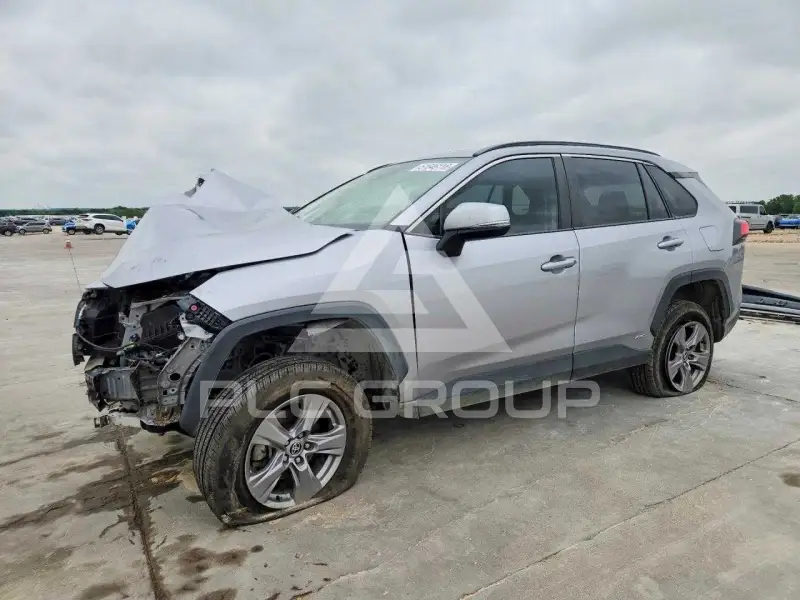 2022 Toyota RAV4 фото
