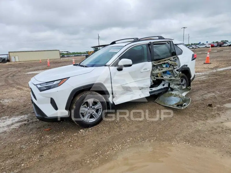 2022 Toyota RAV4 фото