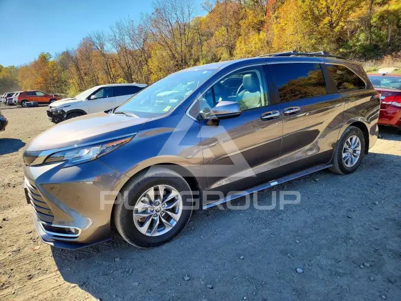 2022 Toyota SIENNA фото