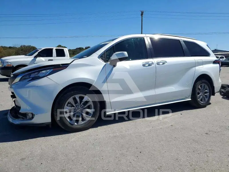 2022 Toyota SIENNA фото