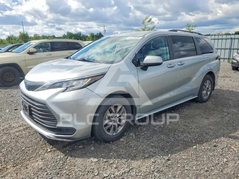 2022 Toyota SIENNA photo