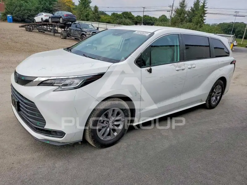 2022 Toyota SIENNA photo