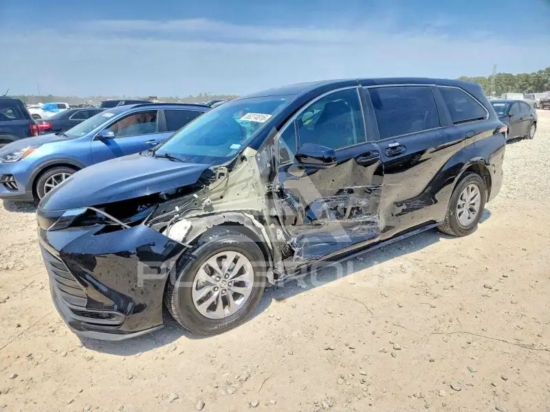 2022 Toyota SIENNA photo