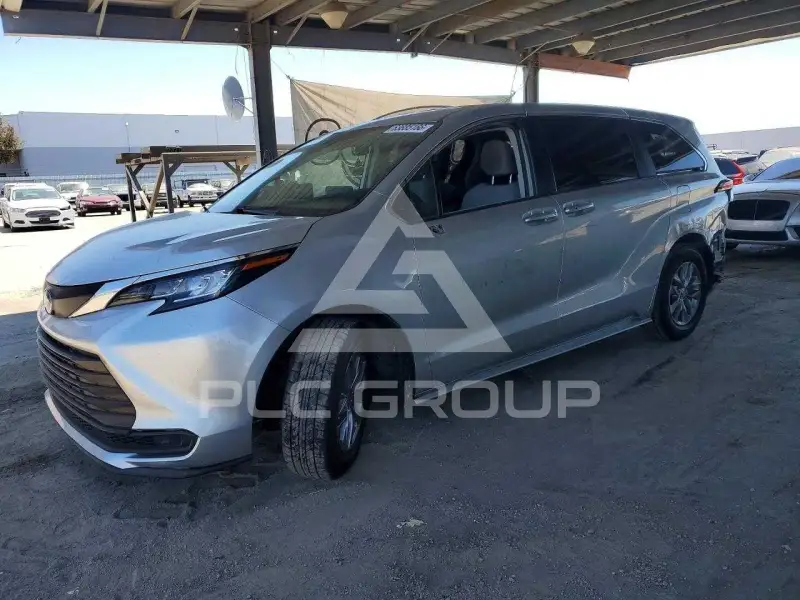 2022 Toyota SIENNA photo