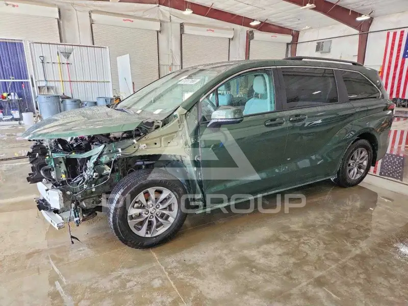 2022 Toyota SIENNA photo