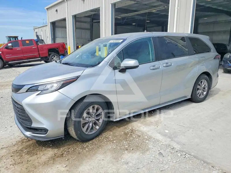 2022 Toyota SIENNA photo