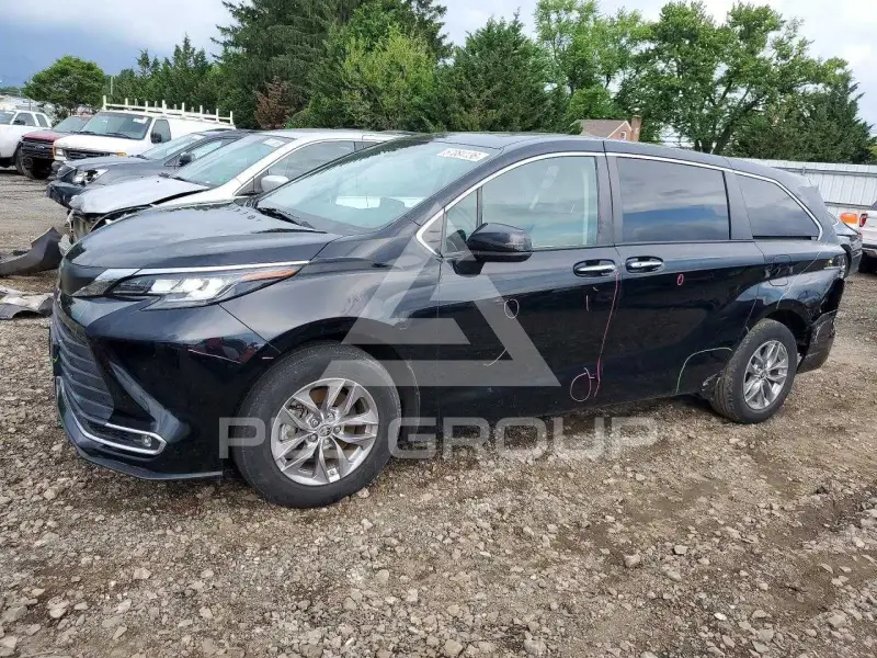 2022 Toyota SIENNA photo