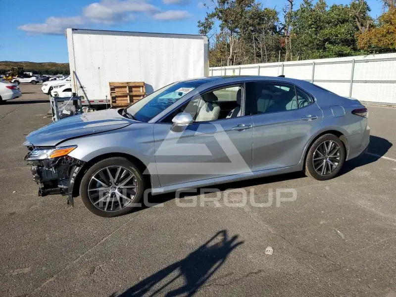 2022 Toyota CAMRY фото