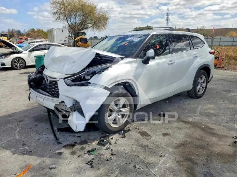 2022 Toyota Highlander photo