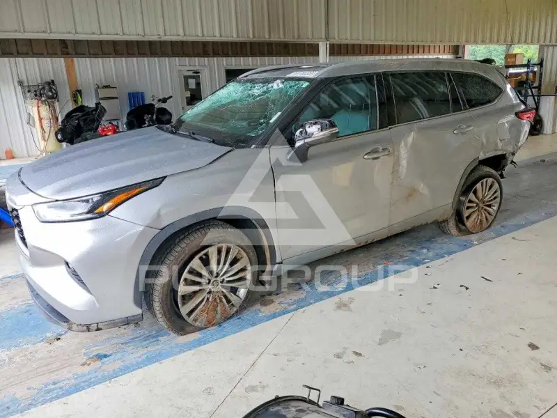 2022 Toyota Highlander photo
