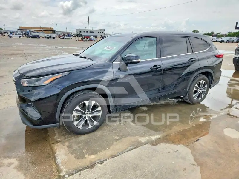 2022 Toyota Highlander photo