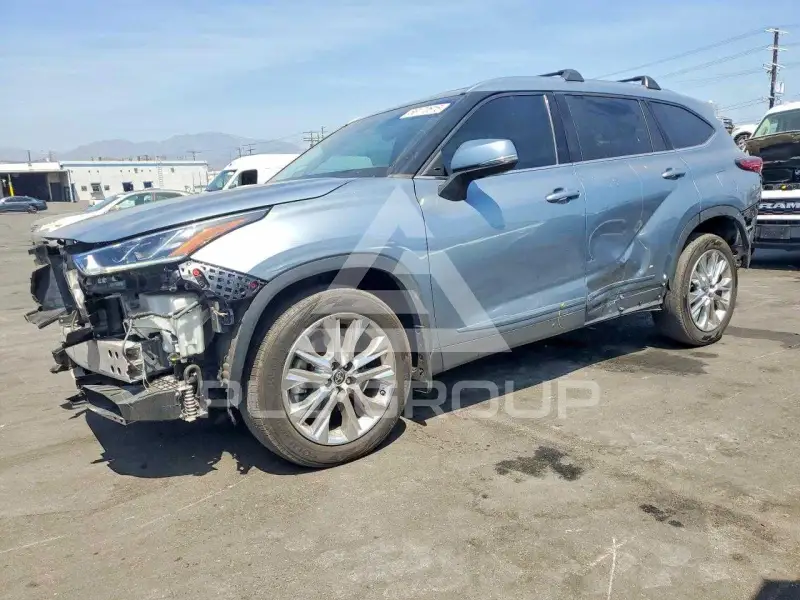 2022 Toyota Highlander photo