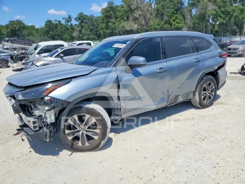 2022 Toyota Highlander photo
