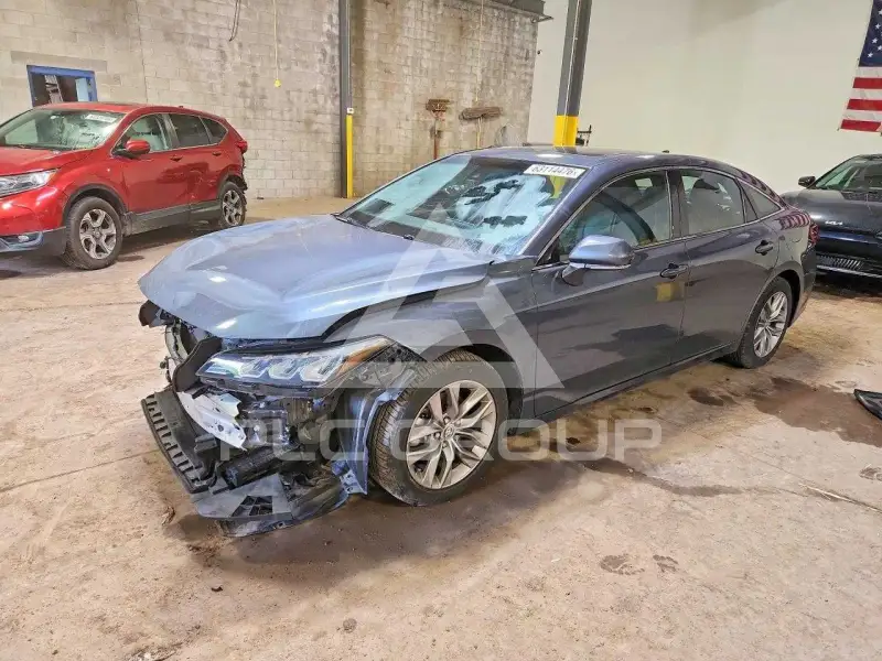 2022 Toyota AVALON фото