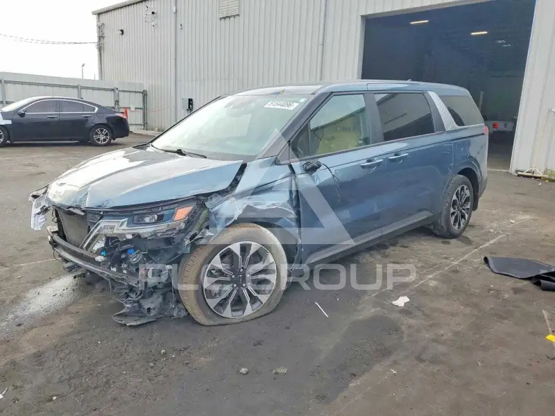2022 KIA Carnival photo