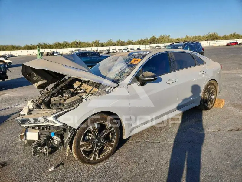 2022 KIA K5 photo