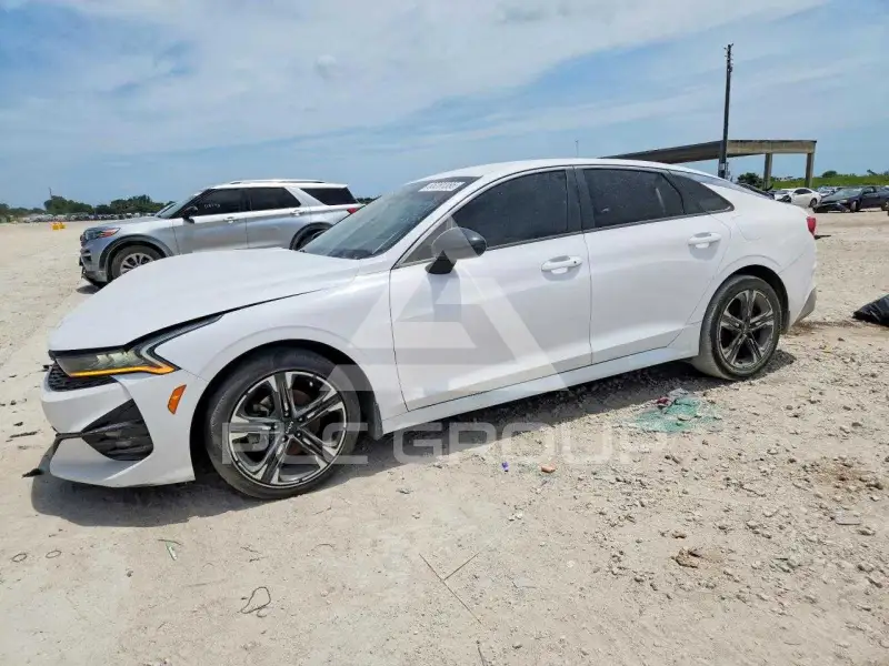 2022 KIA K5 photo