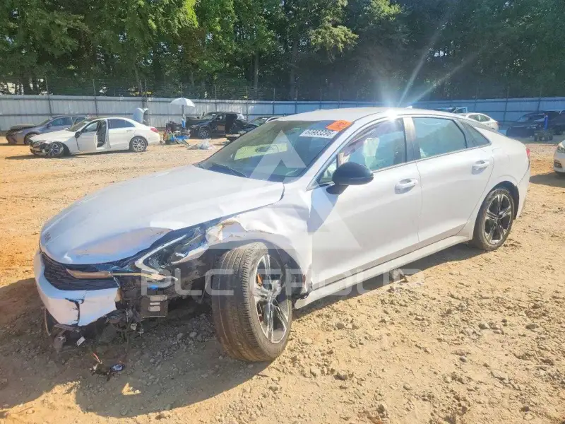 2022 KIA K5 фото