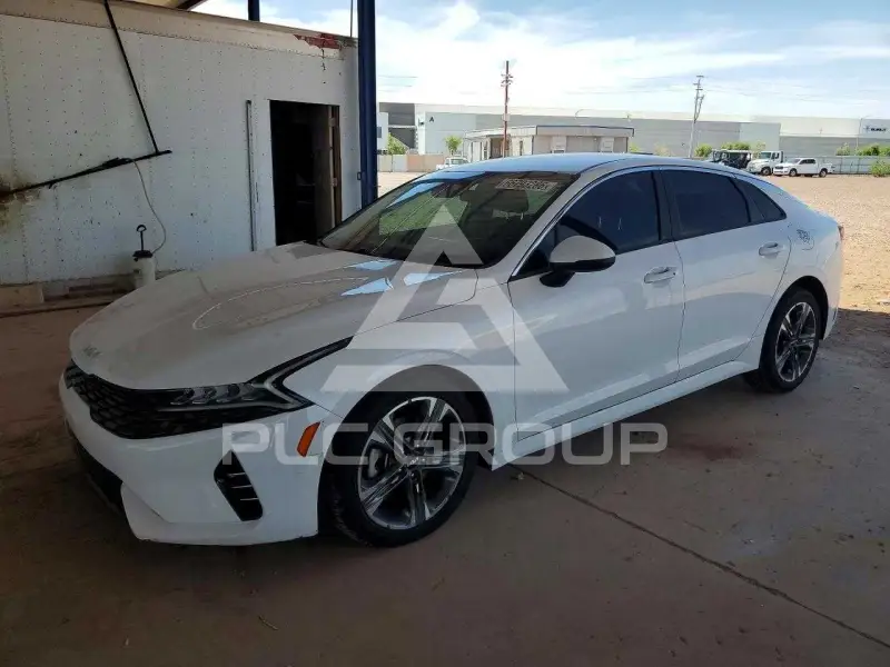 2022 KIA K5 фото