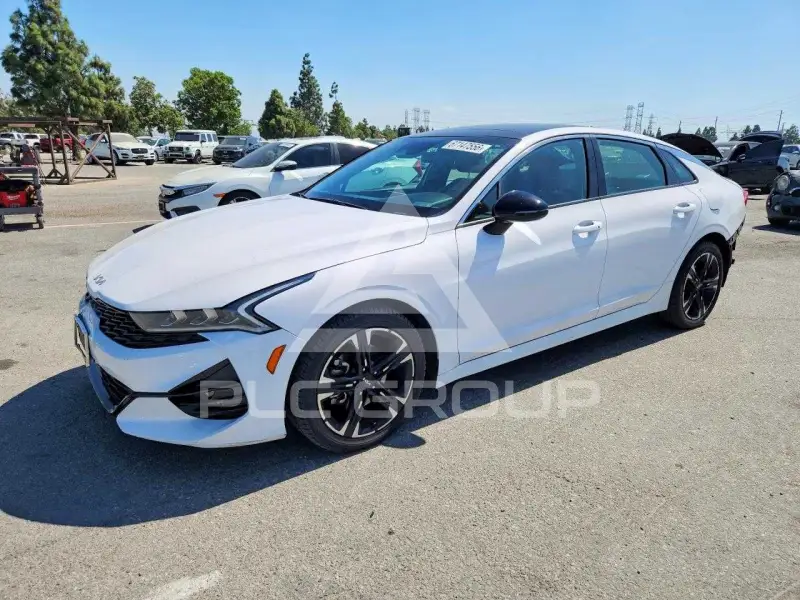 2022 KIA K5 фото