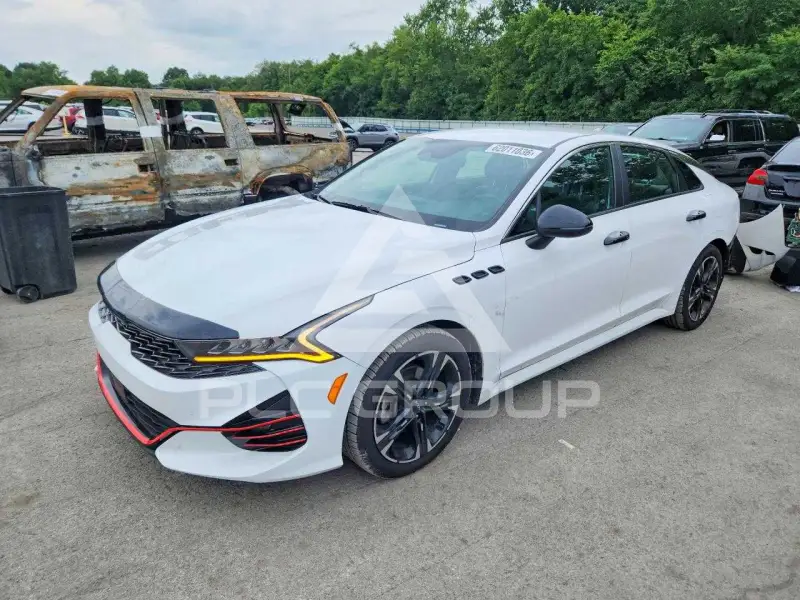 2022 KIA K5 фото