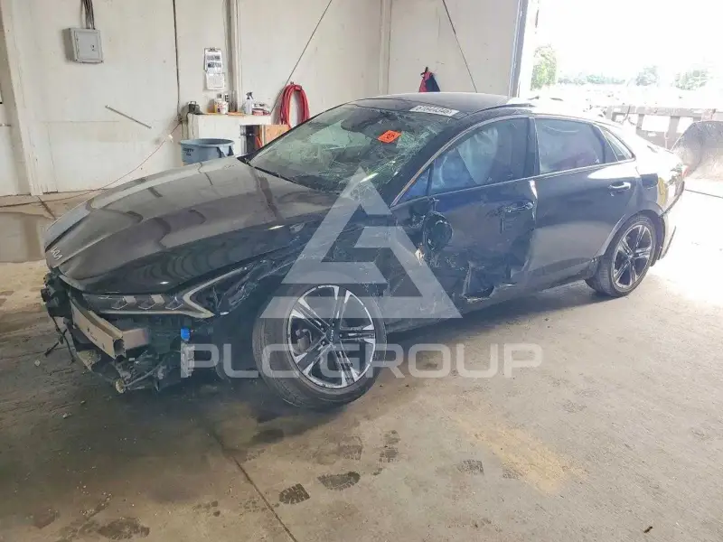 2022 KIA K5 фото