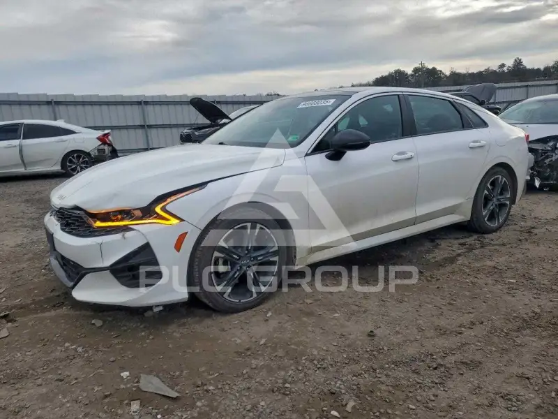 2022 KIA K5 фото