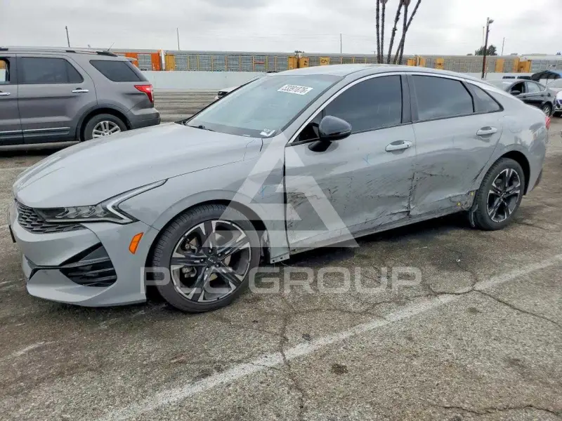 2022 KIA K5 фото