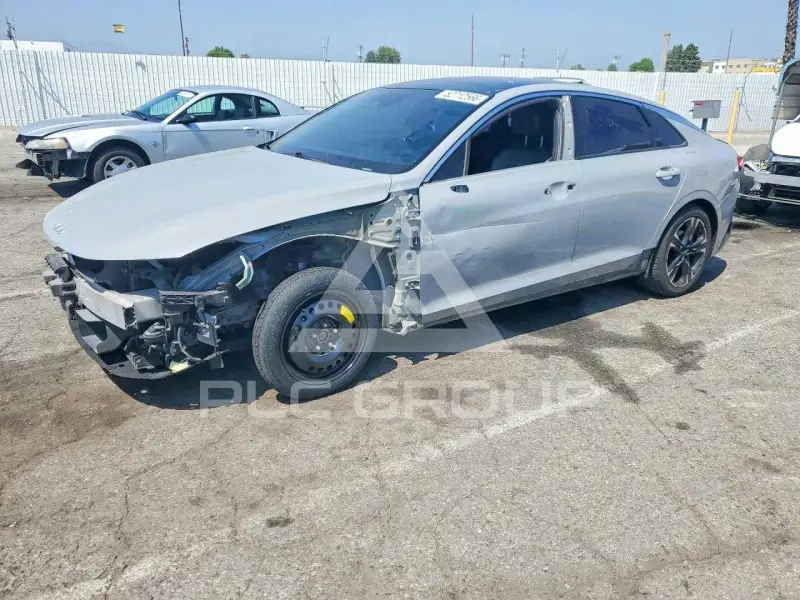 2022 KIA K5 фото