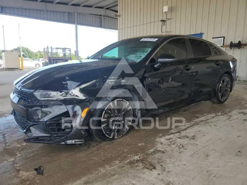 2022 KIA K5 фото