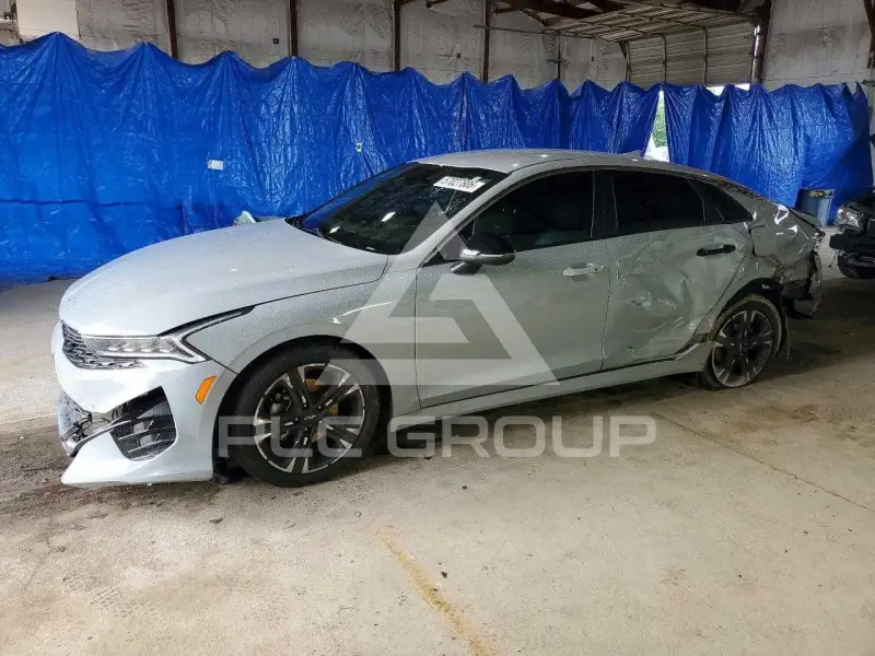 2022 KIA K5 фото