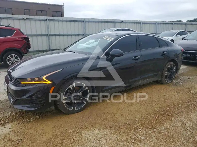 2022 KIA K5 фото