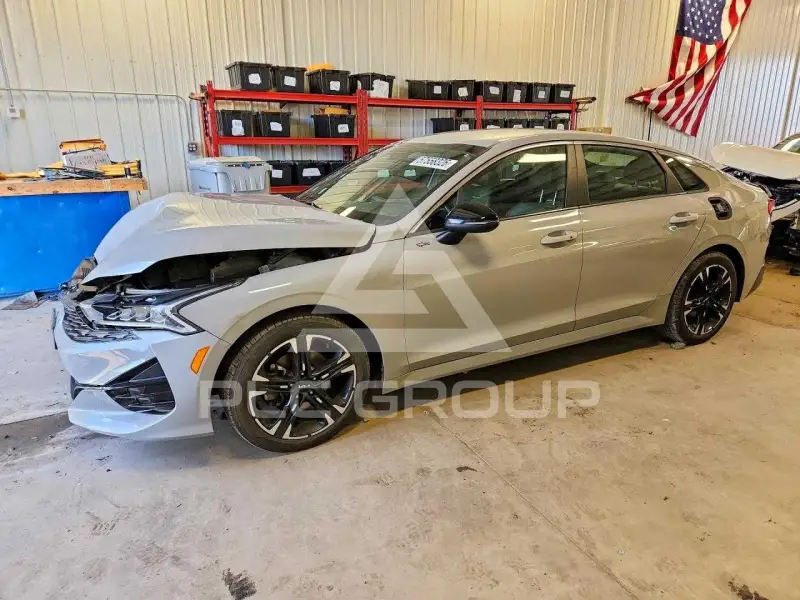2022 KIA K5 фото