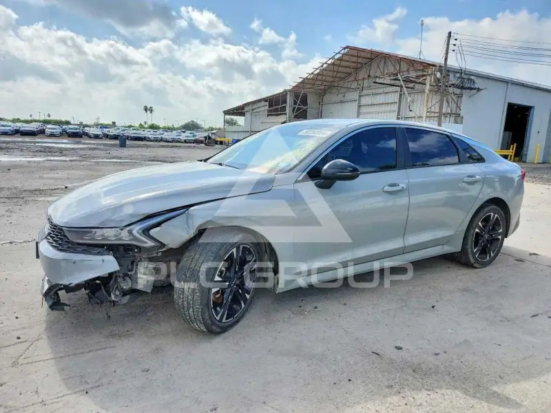 2022 KIA K5 фото