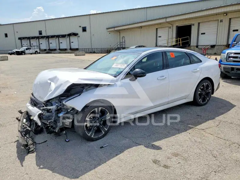 2022 KIA K5 фото
